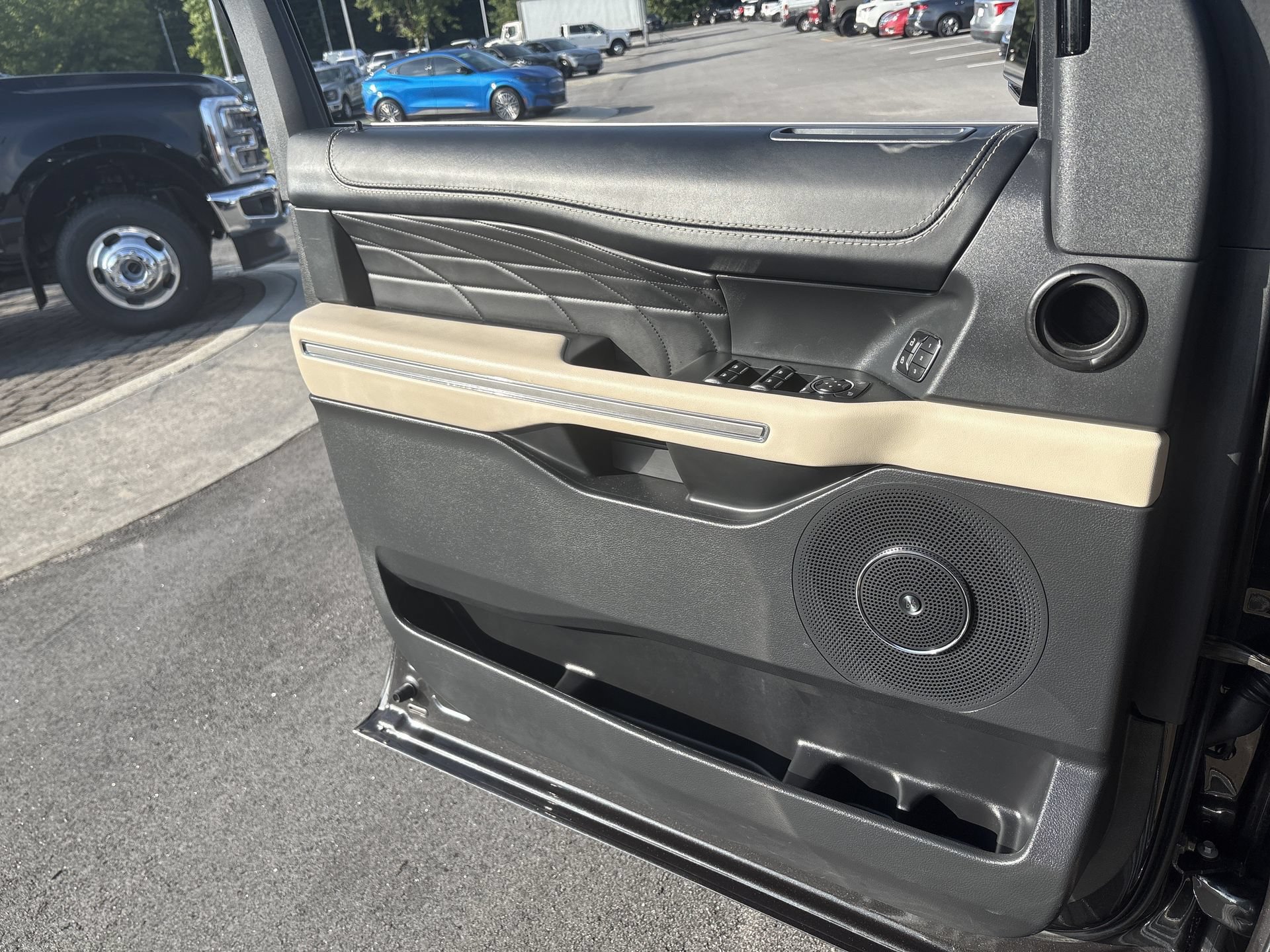 Certified 2024 Ford Expedition Platinum RWD image 16