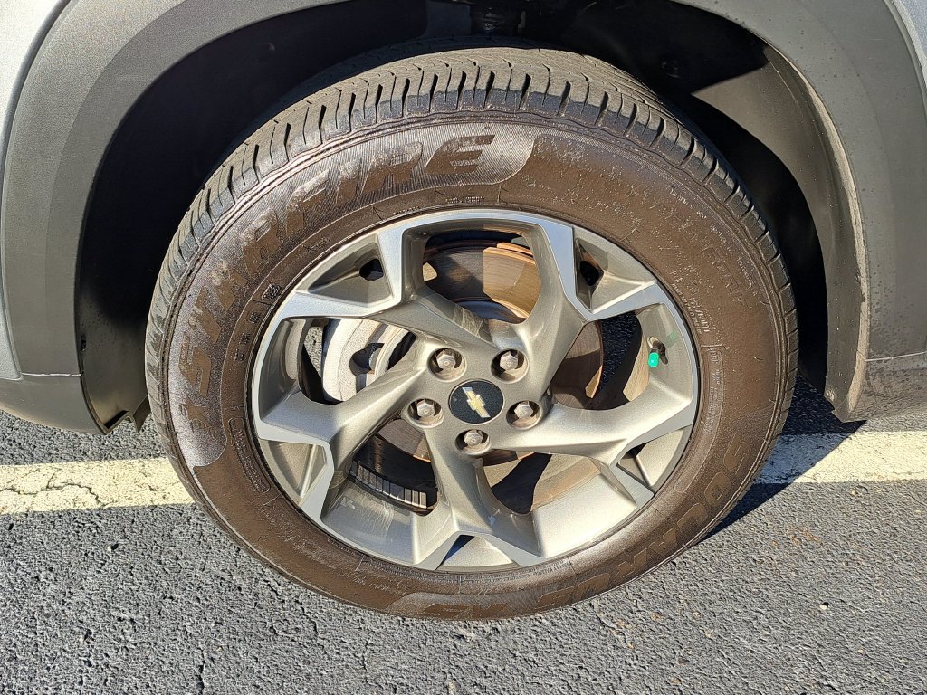 Used 2025 Chevrolet Trax LT FWD image 16