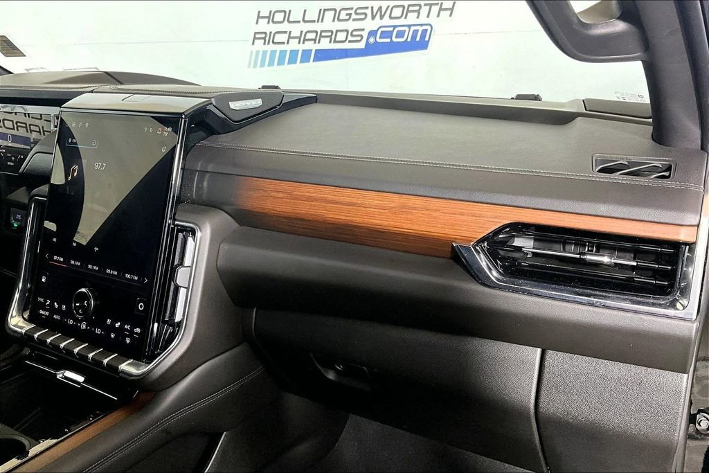 Used 2025 GMC Yukon Denali AWD/4WD image 12