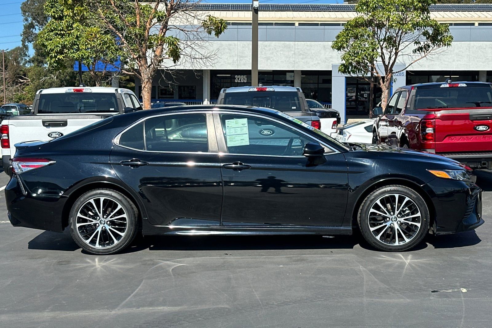 Used 2020 Toyota Camry SE image 6