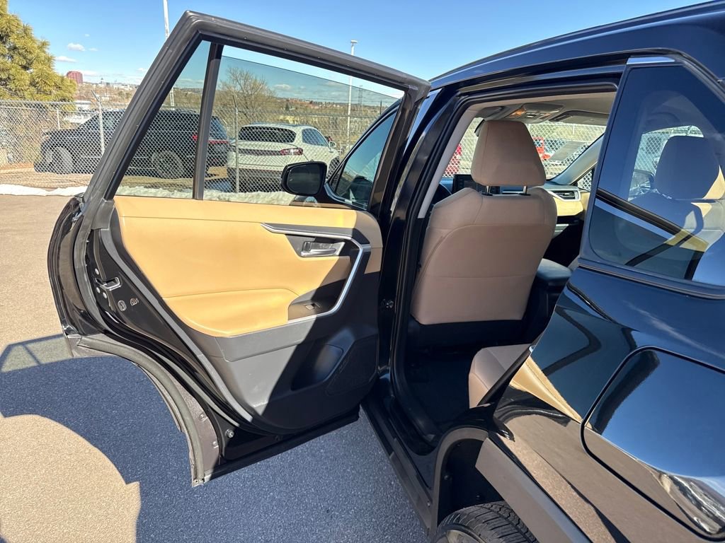 Used 2021 Toyota RAV4 XLE w/ Carpet Mat Package (TMS) image 20