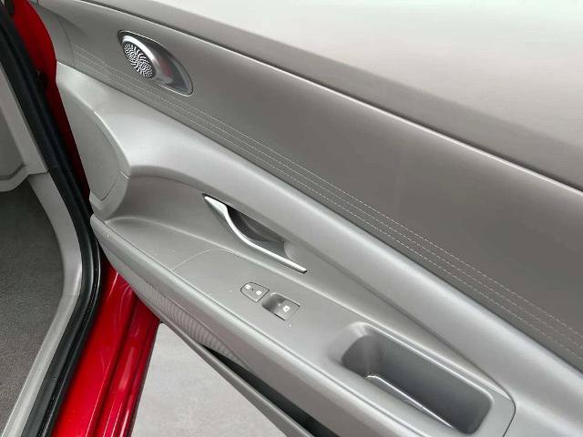 Used 2024 Hyundai Elantra SEL FWD image 9