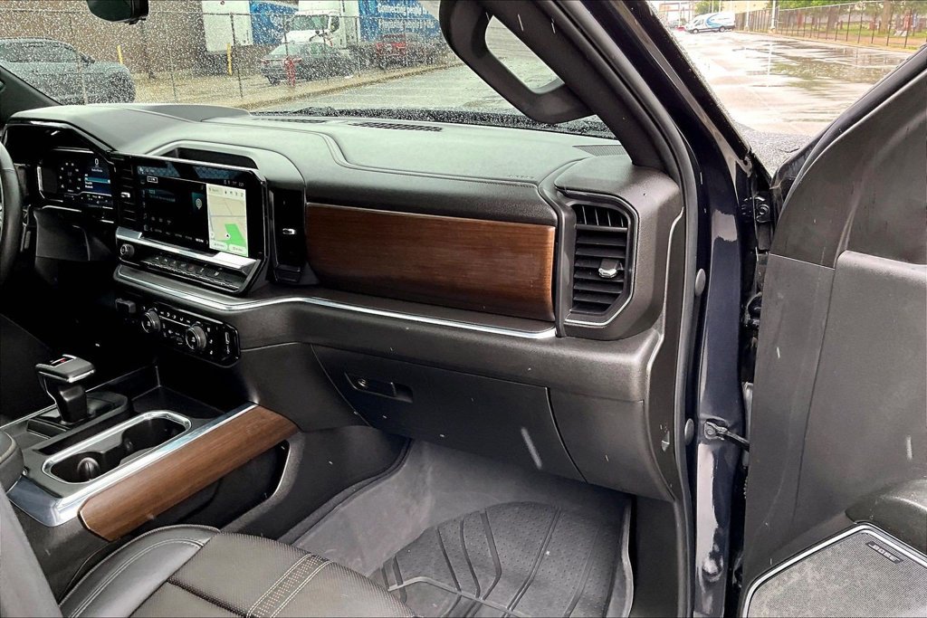 Used 2024 Chevrolet Silverado 1500 High Country w/ High Country Premium Package AWD/4WD image 15