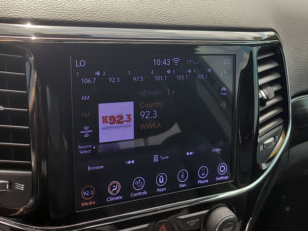 Used 2020 Jeep Grand Cherokee Altitude image 21