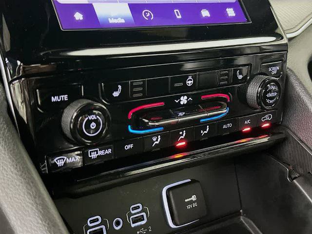 Used 2024 Jeep Grand Cherokee L Altitude RWD image 17