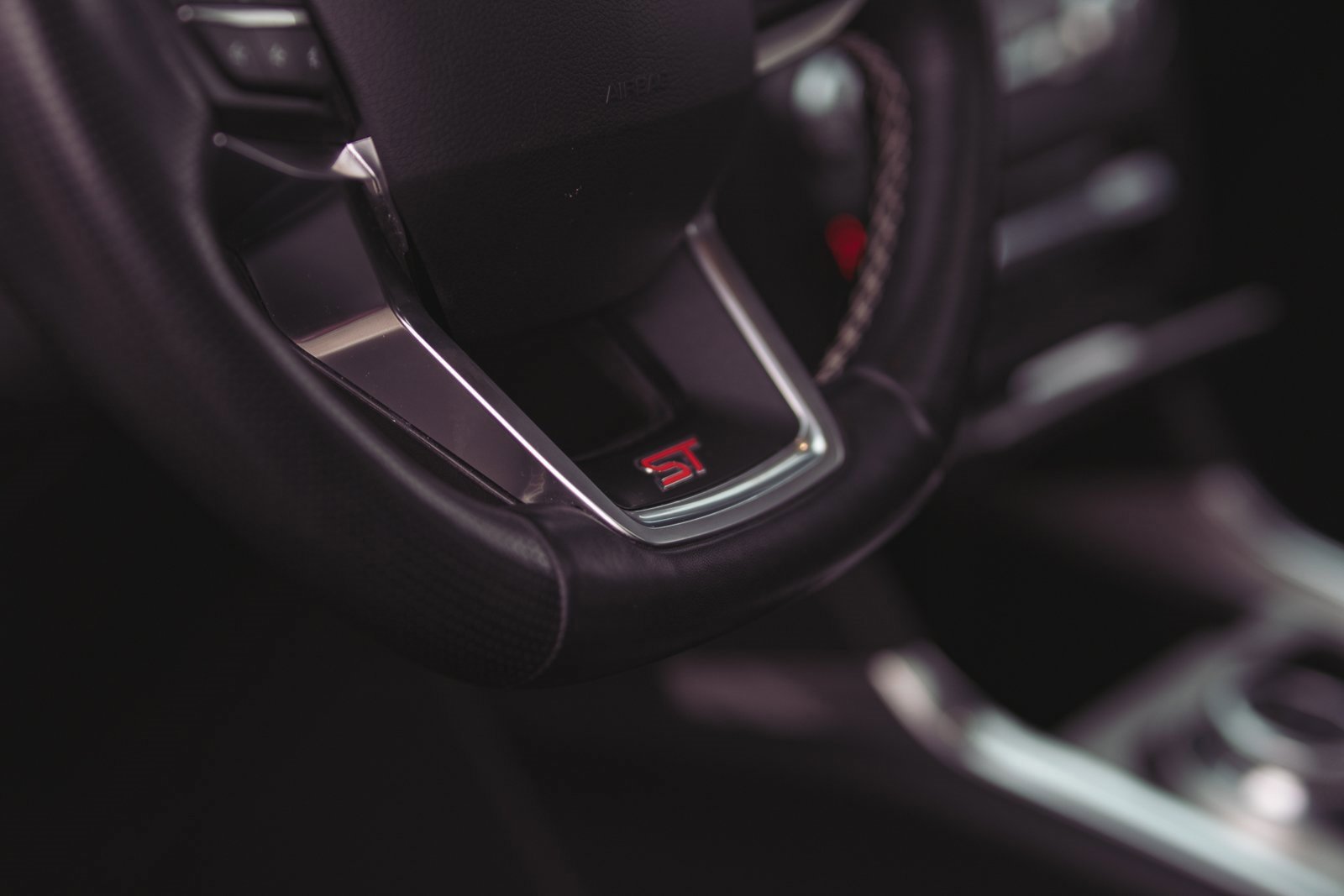 Certified 2020 Ford Explorer ST w/ Premium Technology Package image 36