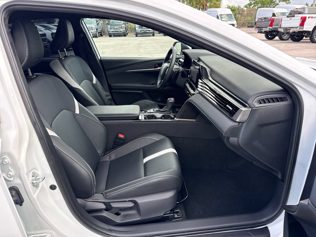 Used 2025 Toyota Camry SE FWD image 24
