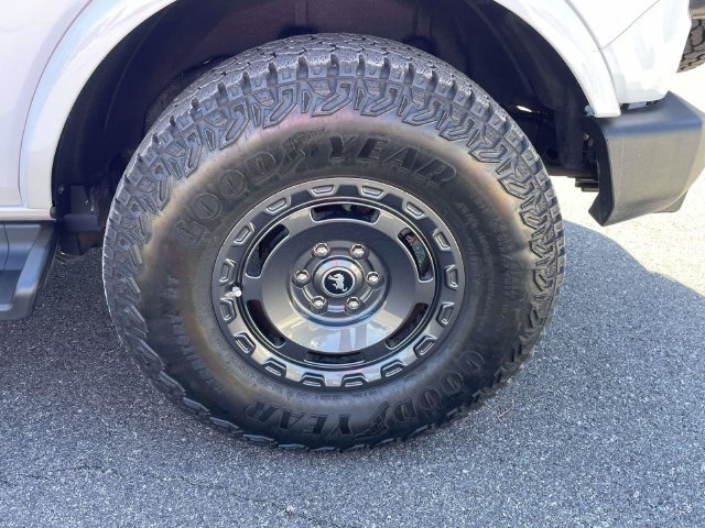 Certified 2025 Ford Bronco Outer Banks AWD/4WD image 2