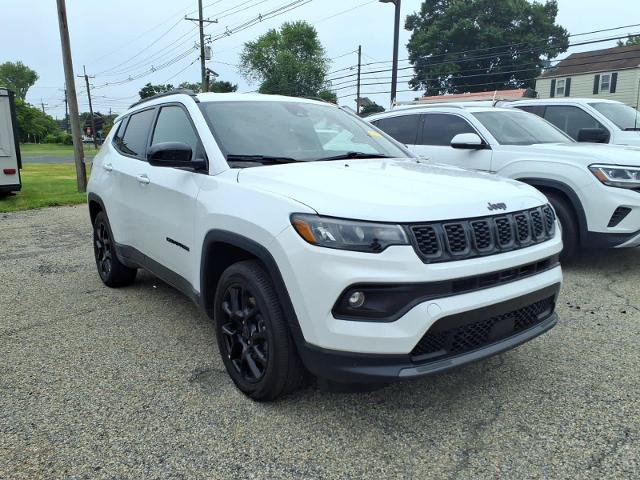 Used 2025 Jeep Compass Latitude w/ Altitude Special Edition AWD/4WD image 1