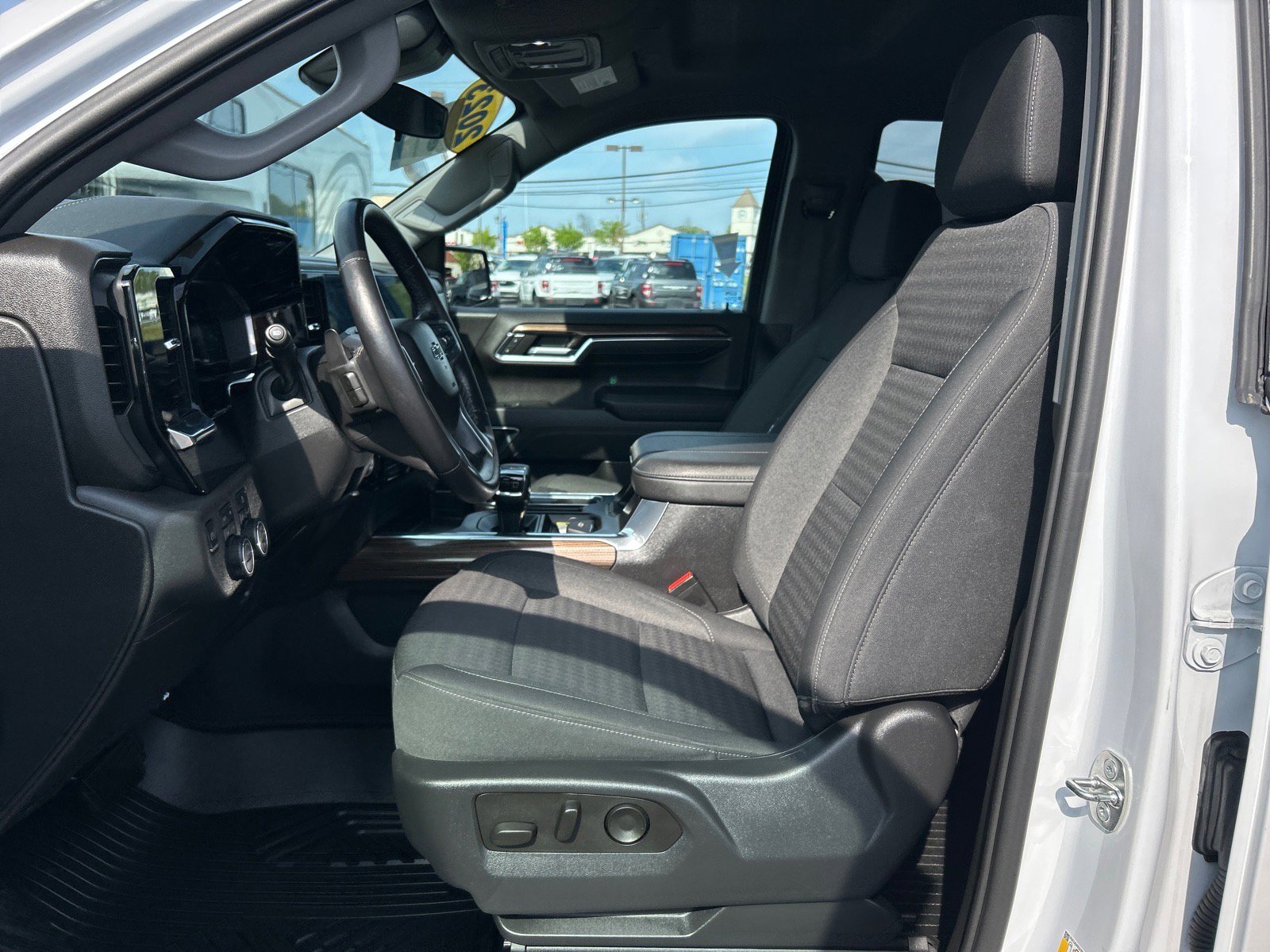 Used 2023 Chevrolet Silverado 1500 LT Trail Boss w/ Protection Package AWD/4WD image 6
