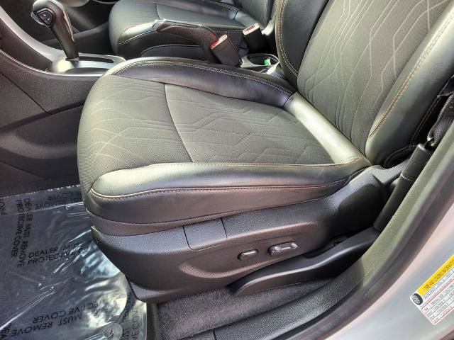 Used 2020 Chevrolet Trax LT w/ LT Convenience Package FWD image 16
