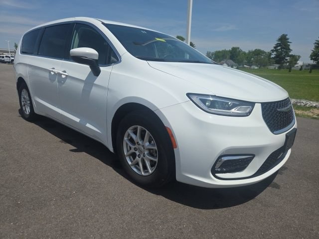 Used 2023 Chrysler Pacifica Touring-L