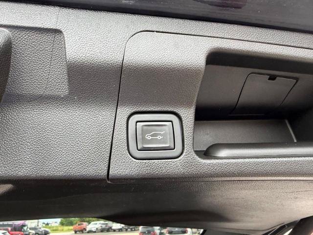 Used 2021 GMC Acadia SLT w/ Technology Package AWD/4WD image 8