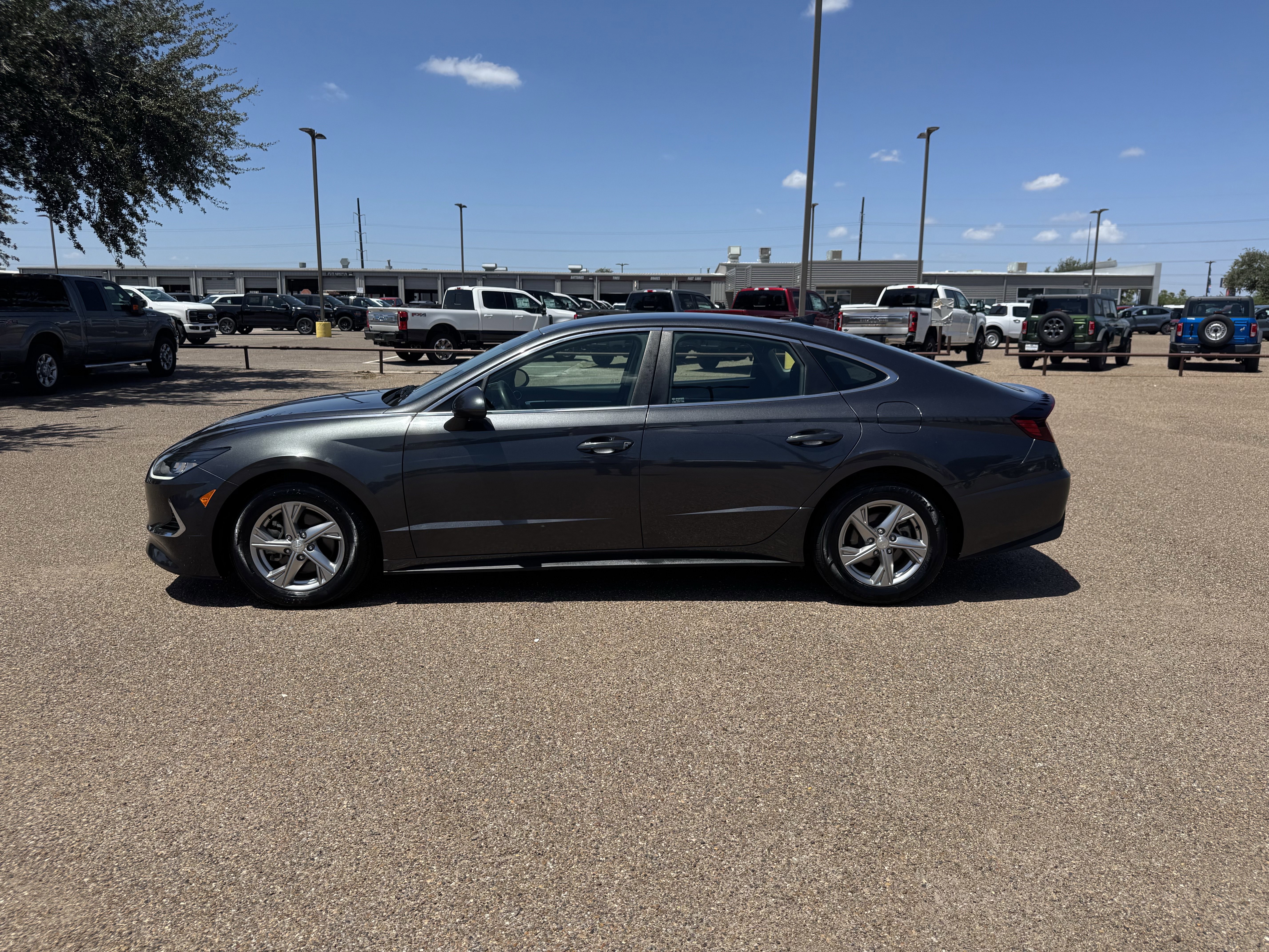 Used 2021 Hyundai Sonata SE image 2