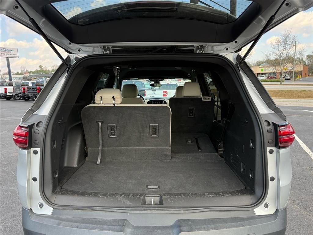 Used 2022 Chevrolet Traverse LS image 16