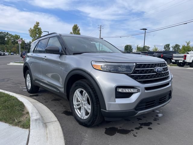 Certified 2023 Ford Explorer XLT w/ Equipment Group 202A AWD/4WD image 7