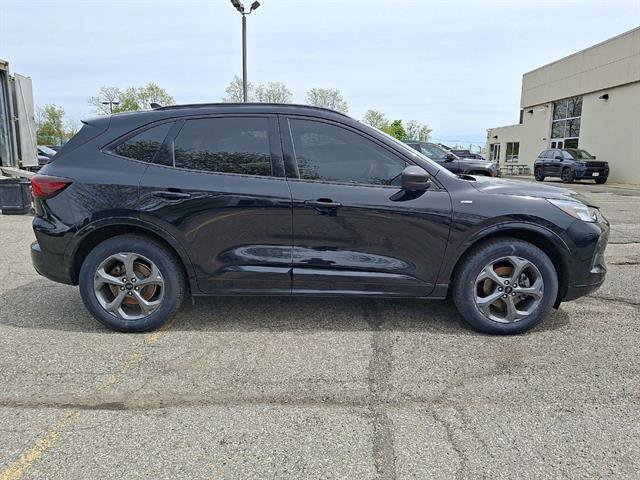 Certified 2023 Ford Escape ST-Line w/ Tech Pack #1 AWD/4WD image 9