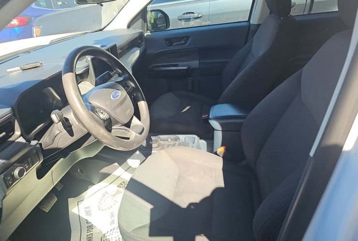 Certified 2023 Ford Maverick XL FWD image 7