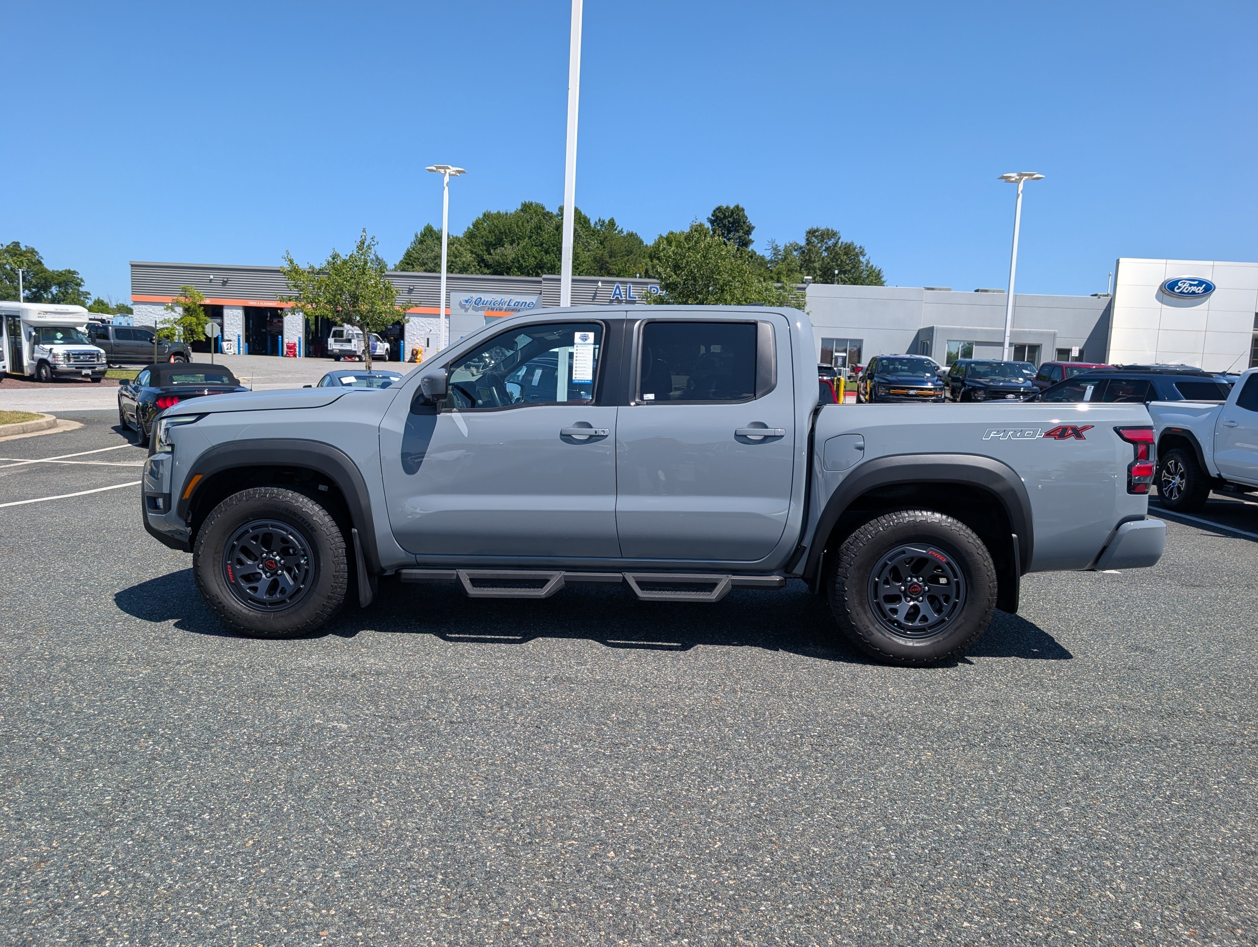 Used 2025 Nissan Frontier PRO-4X w/ Pro Convenience Package AWD/4WD image 6