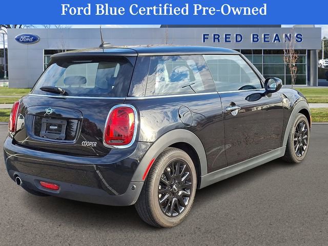 Used 2021 MINI Cooper 2-Door Hardtop w/ Premium Package image 4