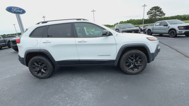 Used 2017 Jeep Cherokee Trailhawk AWD/4WD image 9