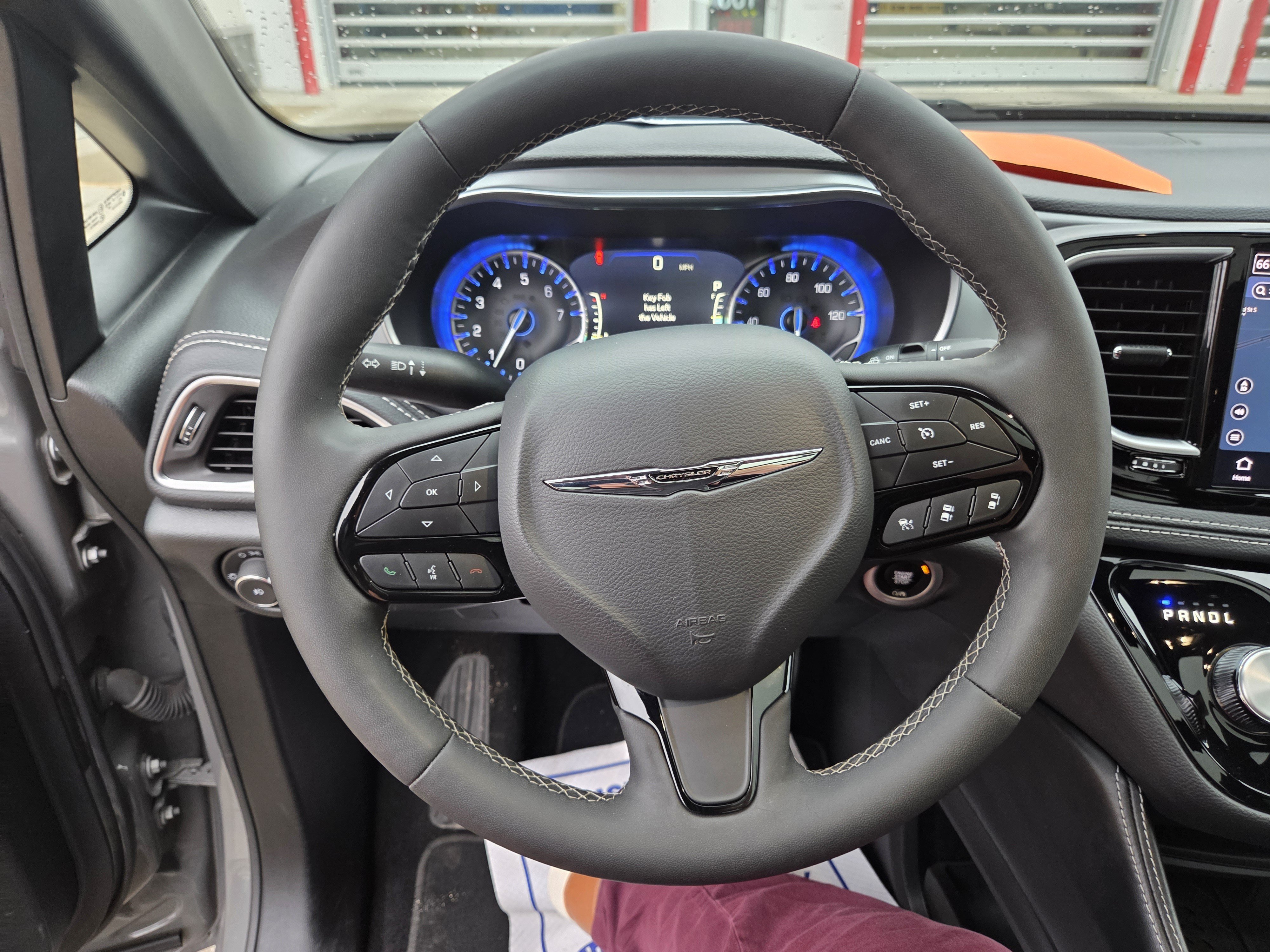 Used 2025 Chrysler Pacifica Limited FWD image 15