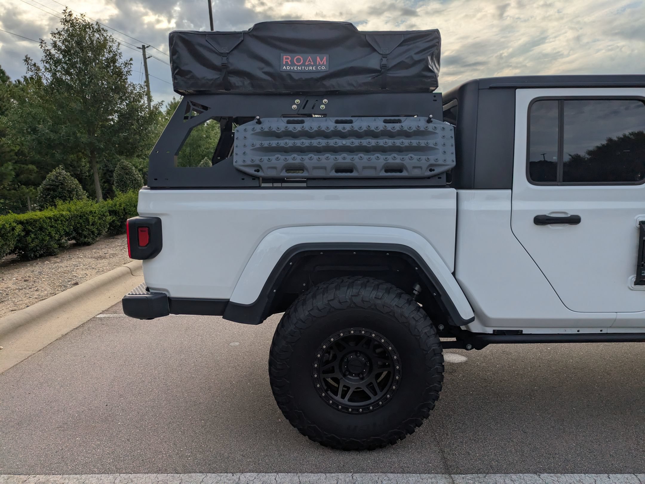 Used 2023 Jeep Gladiator Sport AWD/4WD image 35