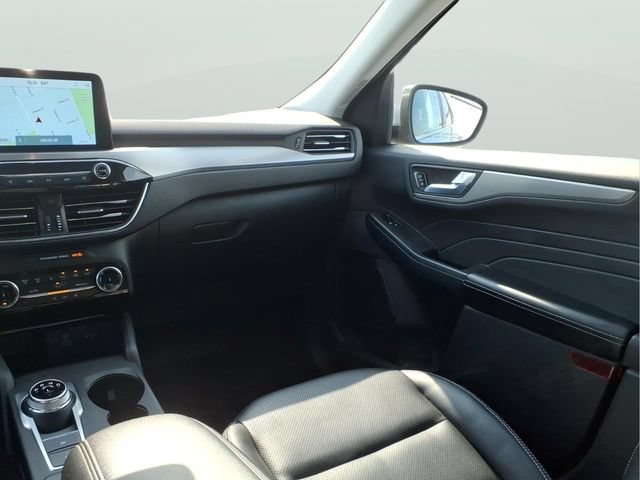 Certified 2022 Ford Escape Titanium AWD/4WD image 12