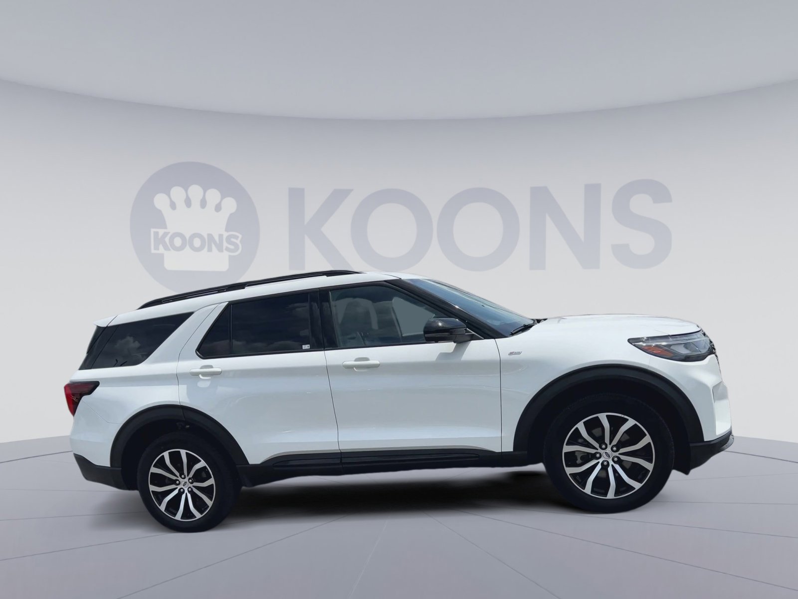 Certified 2025 Ford Explorer ST-Line AWD/4WD image 2