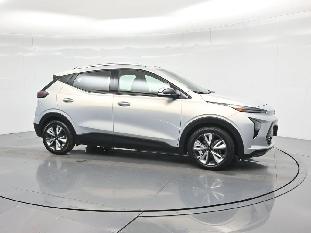 Used 2022 Chevrolet Bolt EUV LT w/ Convenience Package image 10