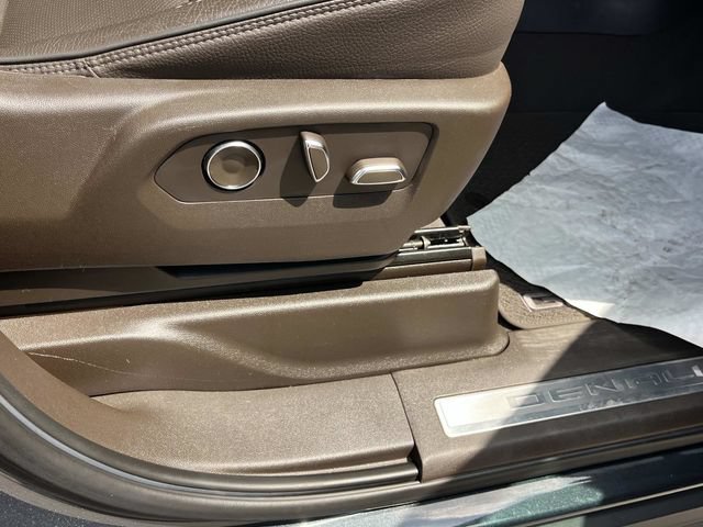 Used 2021 GMC Yukon XL Denali w/ Denali Premium Package RWD image 32