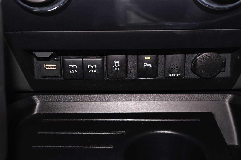 Used 2021 Toyota Tundra Platinum AWD/4WD image 36