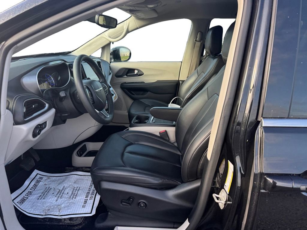 Used 2024 Chrysler Pacifica Limited FWD image 11