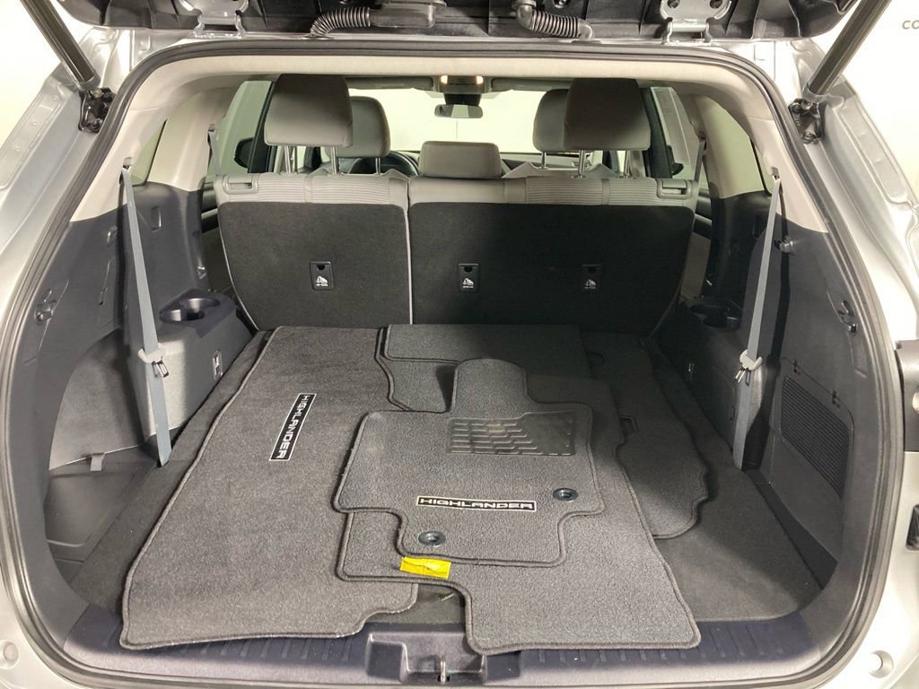 Used 2022 Toyota Highlander LE image 22