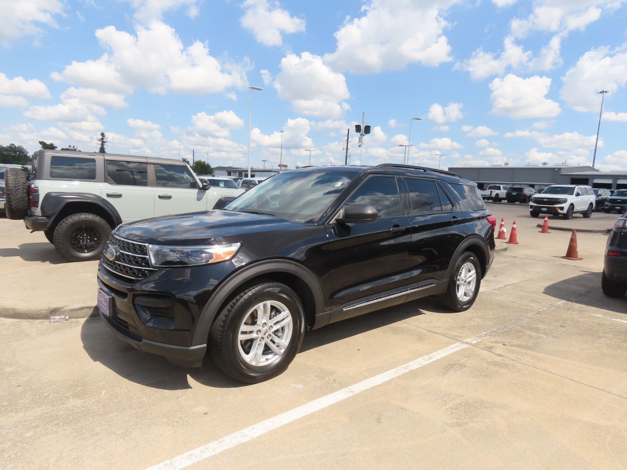Certified 2023 Ford Explorer XLT RWD image 2