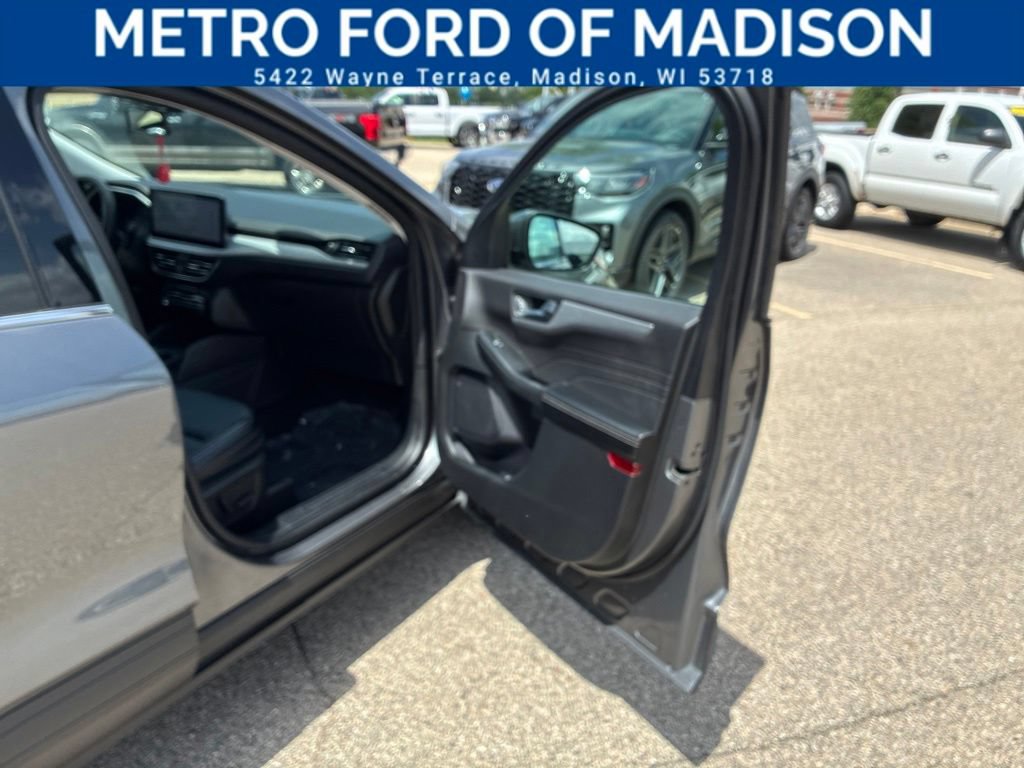 Certified 2023 Ford Escape Platinum AWD/4WD image 43