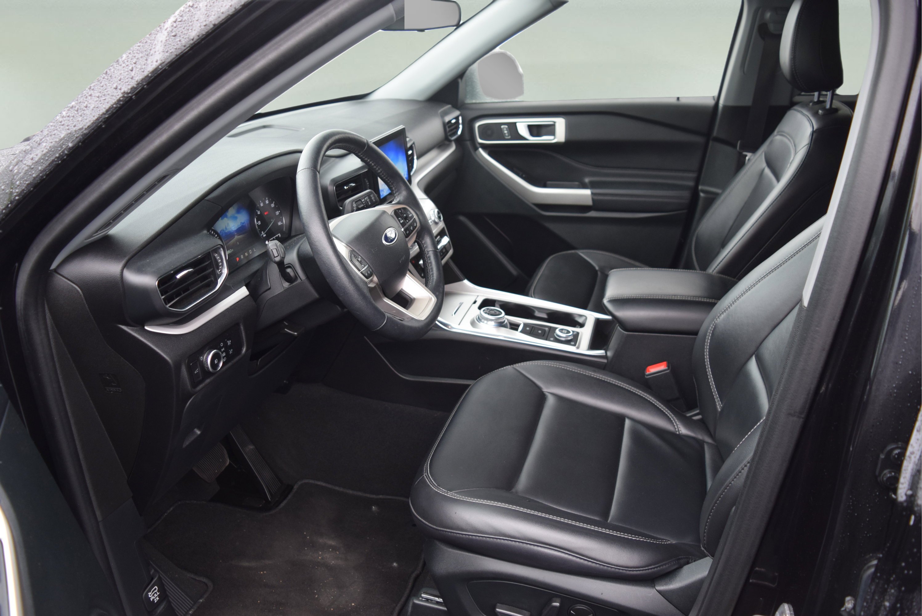 Certified 2023 Ford Explorer XLT w/ Equipment Group 202A AWD/4WD image 9
