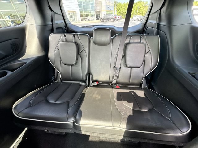 Used 2025 Chrysler Pacifica Limited FWD image 24