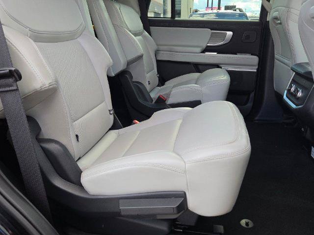 Certified 2025 Ford Expedition Platinum w/ Driver's Package AWD/4WD image 9