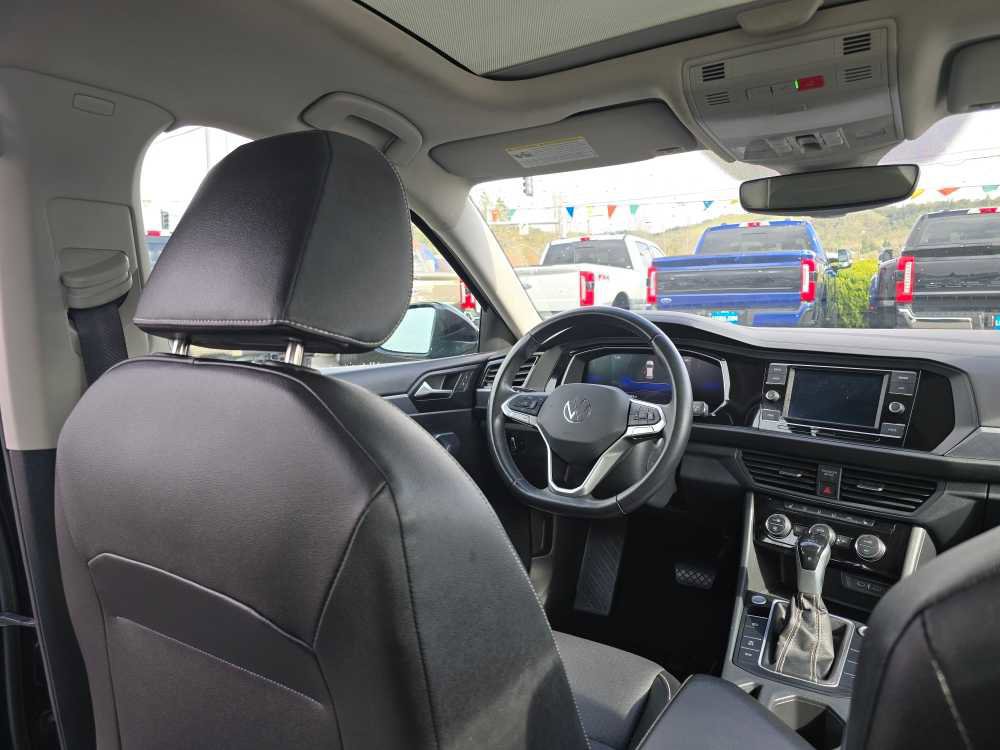 Used 2024 Volkswagen Jetta SE image 11