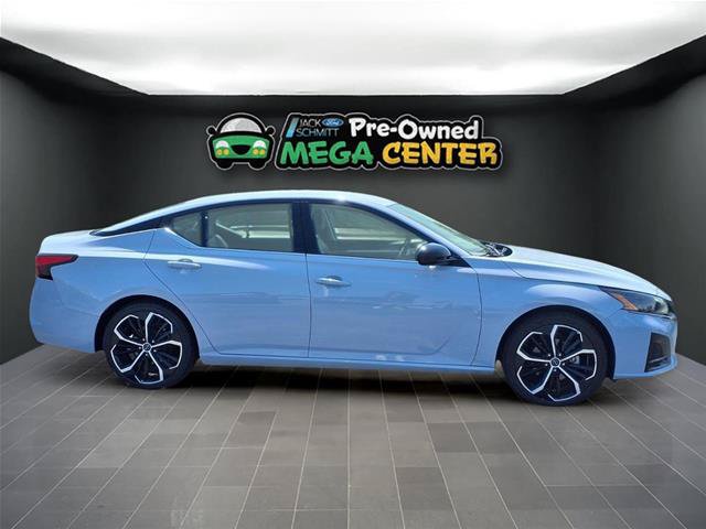 Used 2024 Nissan Altima 2.5 SR FWD image 24
