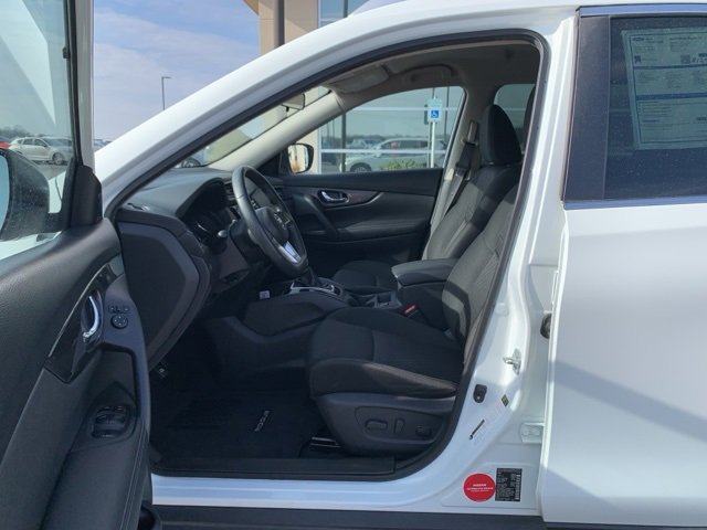 Used 2019 Nissan Rogue SV image 9