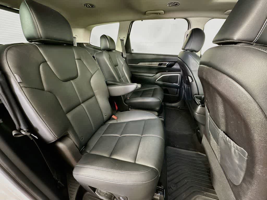 Used 2024 Kia Telluride EX w/ EX Captain's Chair Package FWD image 33