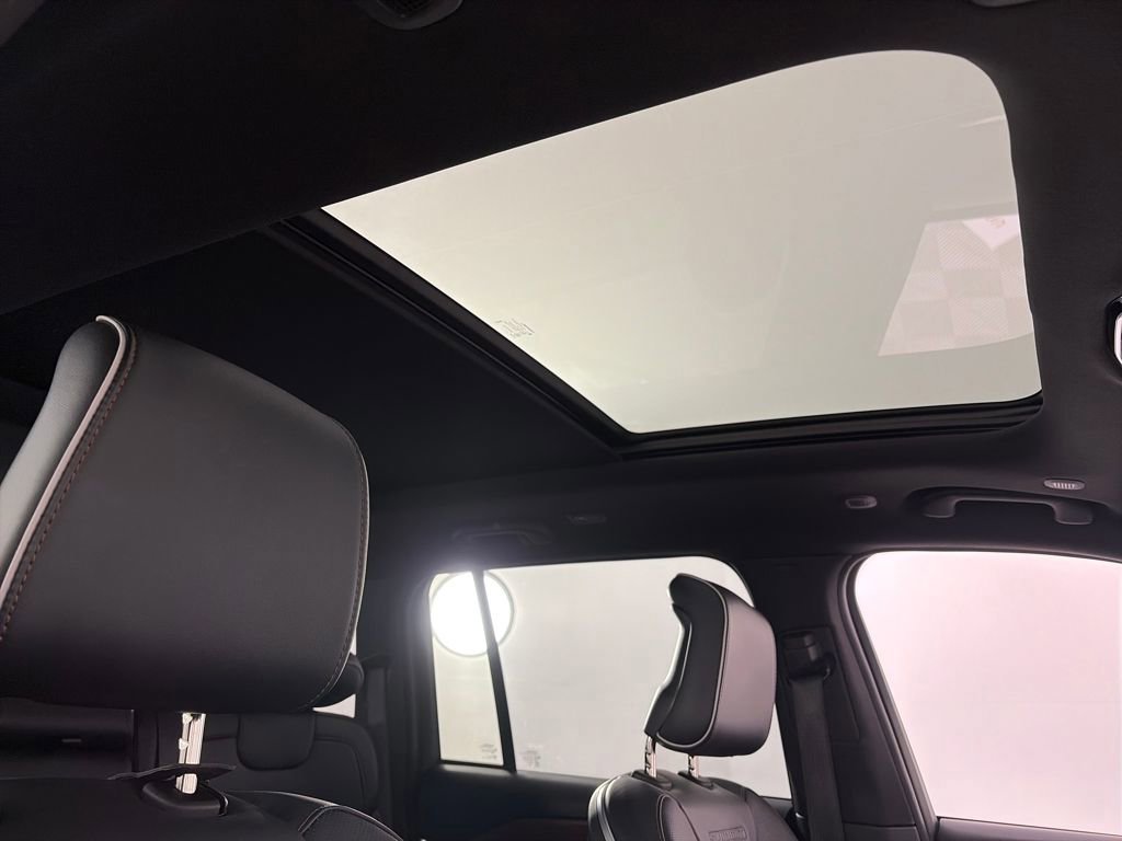 Used 2024 Jeep Grand Cherokee Summit image 33