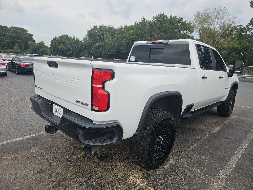 Used 2024 Chevrolet Silverado 2500 ZR2 w/ Technology Package AWD/4WD image 2