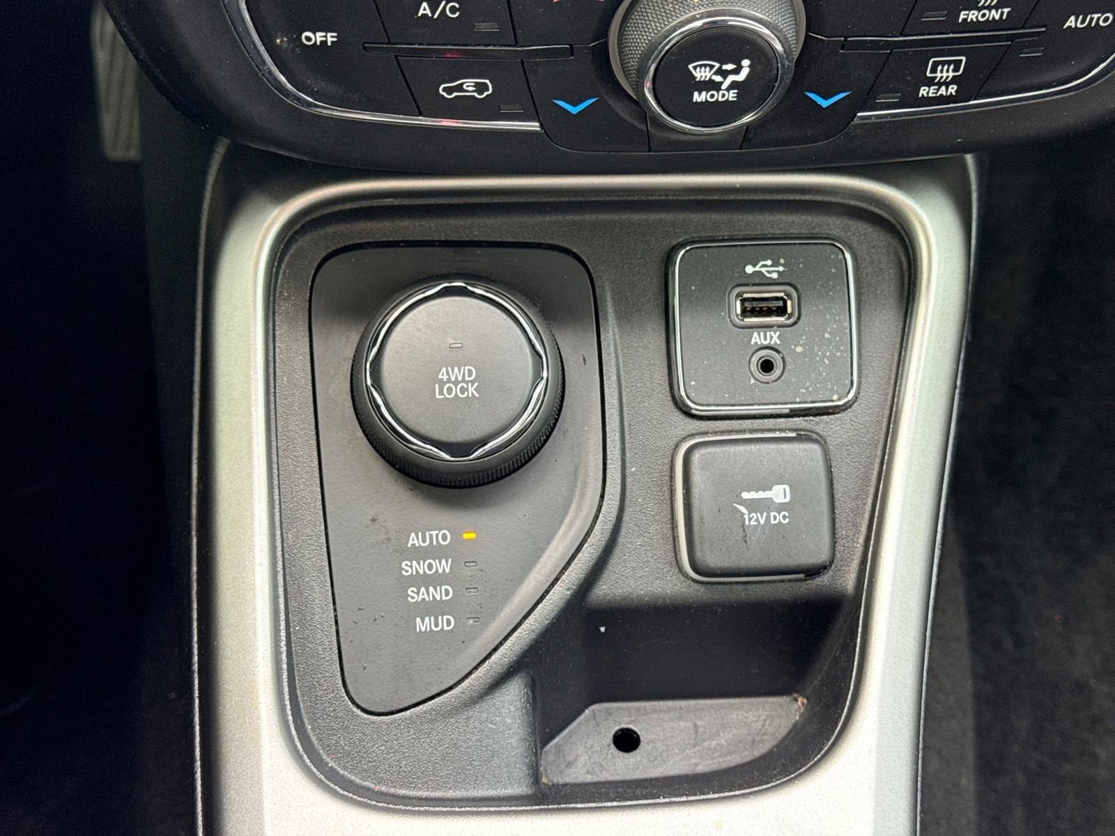 Used 2018 Jeep Compass Latitude w/ Popular Equipment Group AWD/4WD image 32