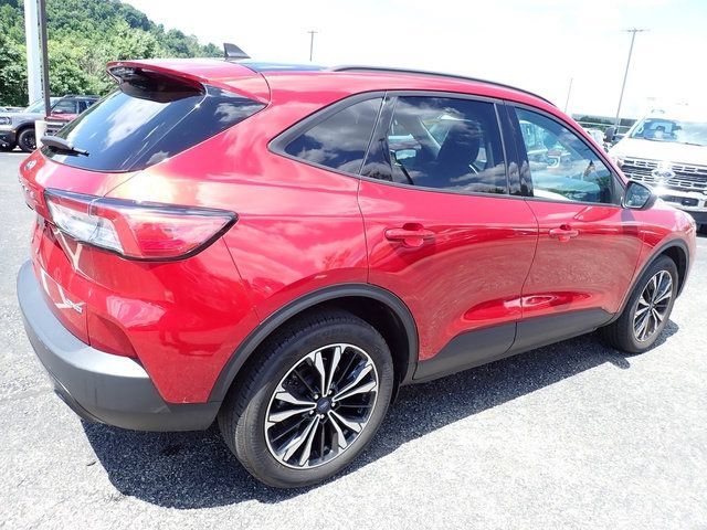 Certified 2022 Ford Escape SE w/ SE Sport Appearance Package AWD/4WD image 8