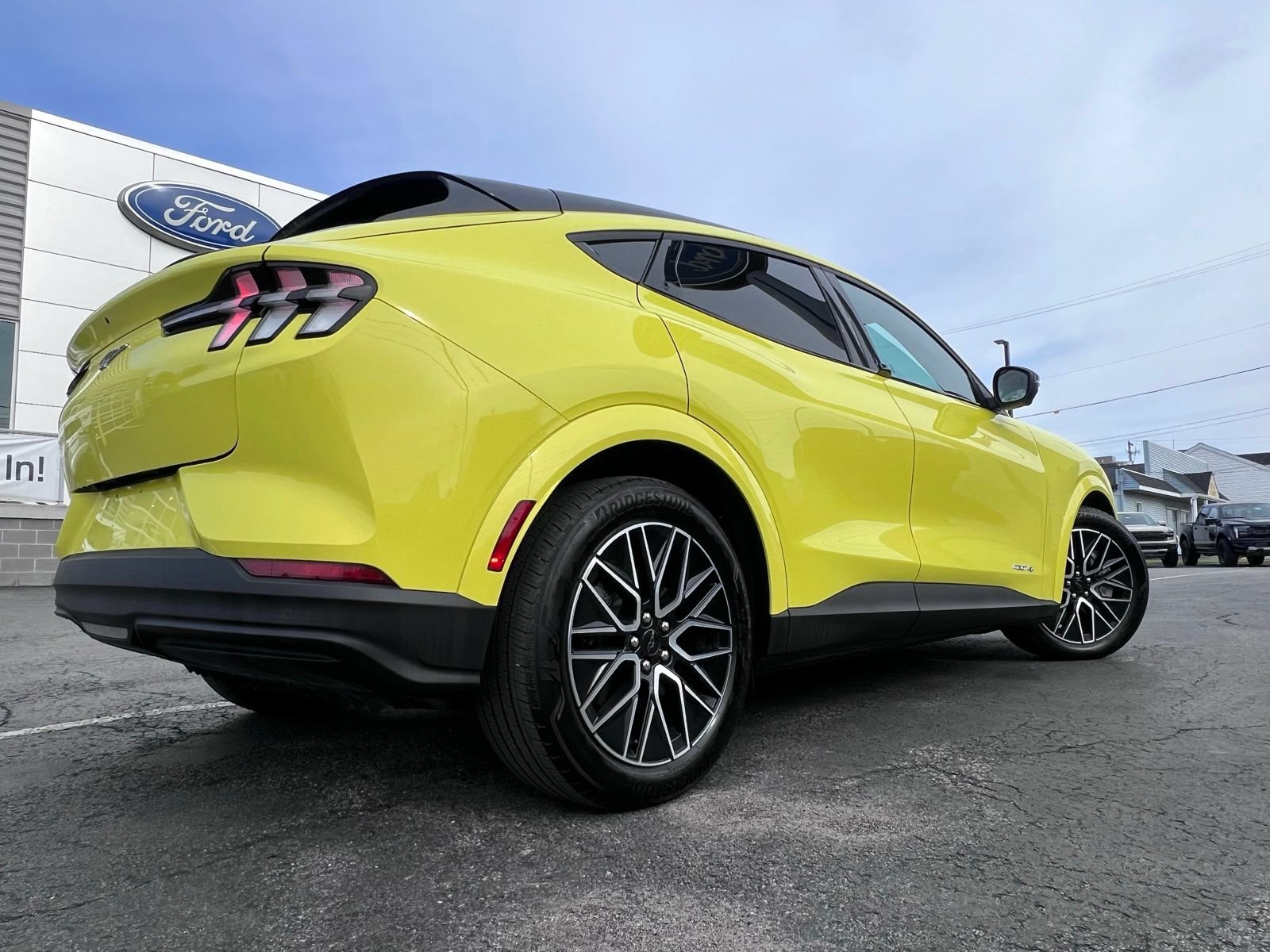 Certified 2025 Ford Mustang Mach-E Premium AWD/4WD image 18