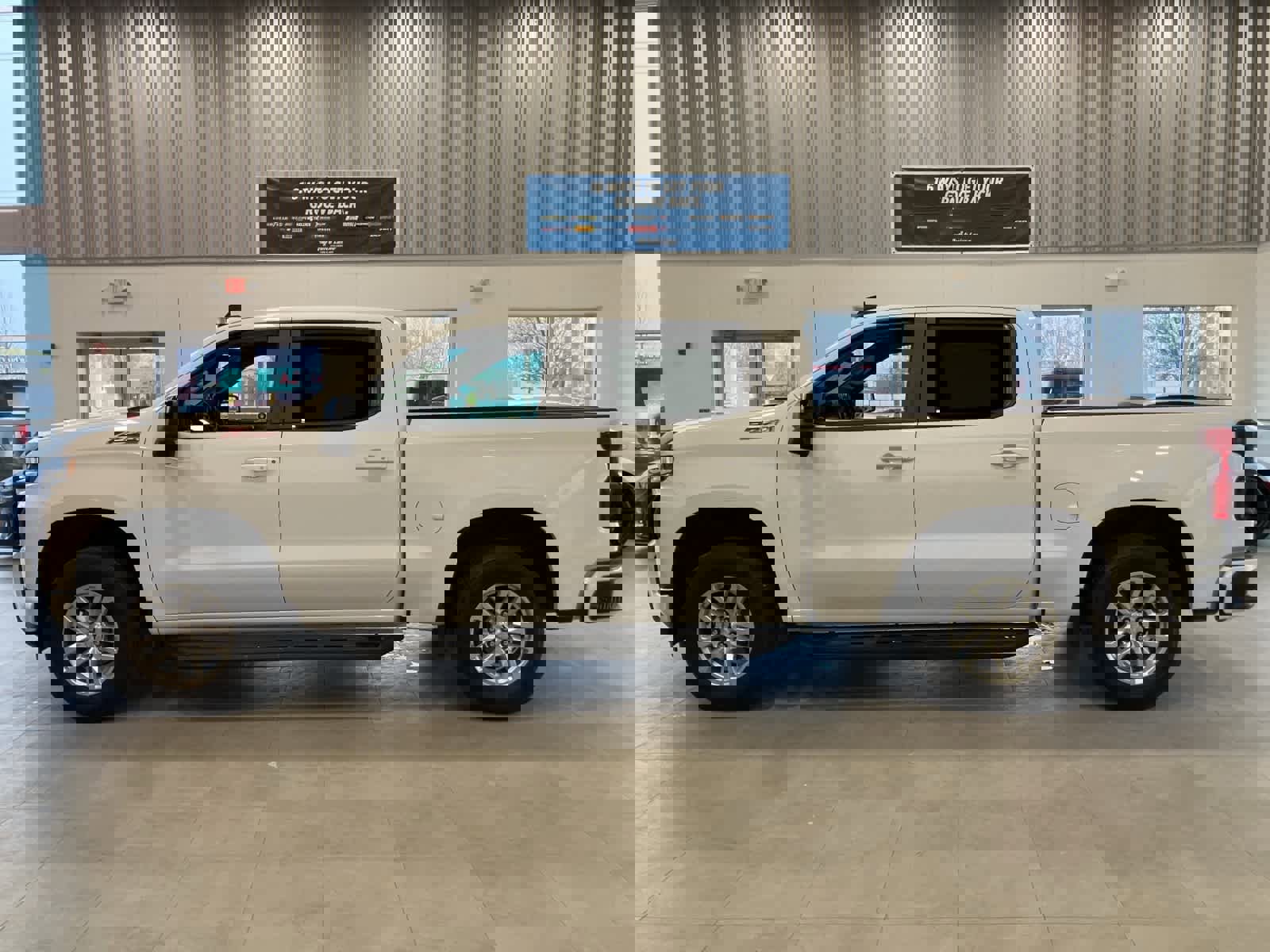 Used 2019 Chevrolet Silverado 1500 RST image 2