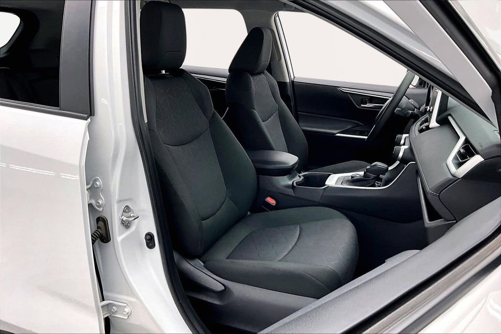 Used 2025 Toyota RAV4 XLE image 9